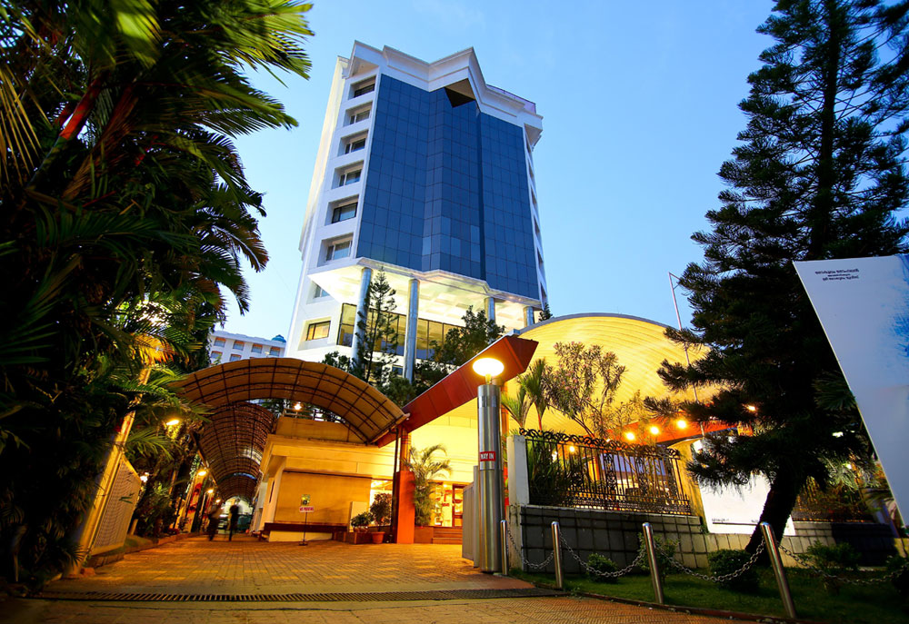 gokulam park hotel kochi contact number